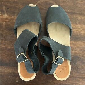 Bryr Miranda Peep Toe Mid Heel 39